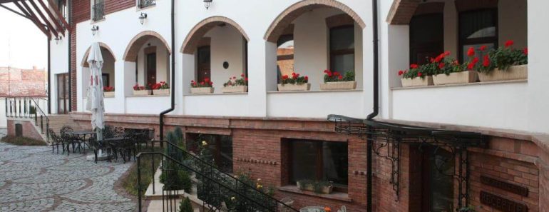 La Maison De Caroline: Eleganță modernă și istorie în Alba Iulia