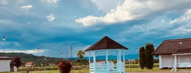 Dacă treci prin Hunedoara, nu rata Complex Daniel’s din Orăștie