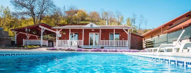 Cabana de Lux la 15 Minute de Cluj: Piscină, Jacuzzi și Saună în Inima Naturii