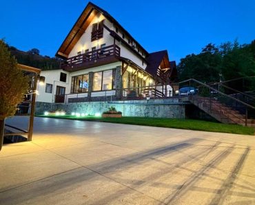 Casa Art of Harmony – cazare cu acces la lac