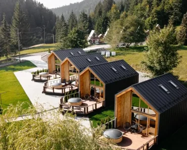 Terra Resort Toplița – cazare în cabane cu piscină și saună Terra Resort Toplița – cazare în cabane cu piscină și saună
