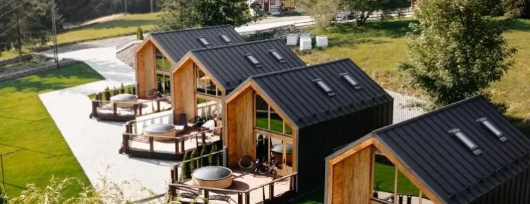 Terra Resort Toplița – cazare în cabane cu piscină și saună