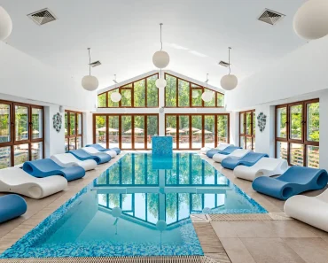 Pensiunea Mirabilandia : camere, căbănuțe, piscine și facilități pentru intraga familie