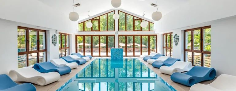 Pensiunea Mirabilandia : camere, căbănuțe, piscine și facilități pentru intraga familie Pensiunea Mirabilandia : camere, căbănuțe, piscine și facilități pentru intraga familie